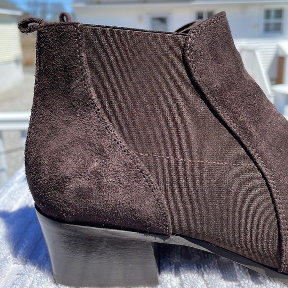Aquatalia Falco Suede Bootie, 9 1/2 - Picture 6 of 15